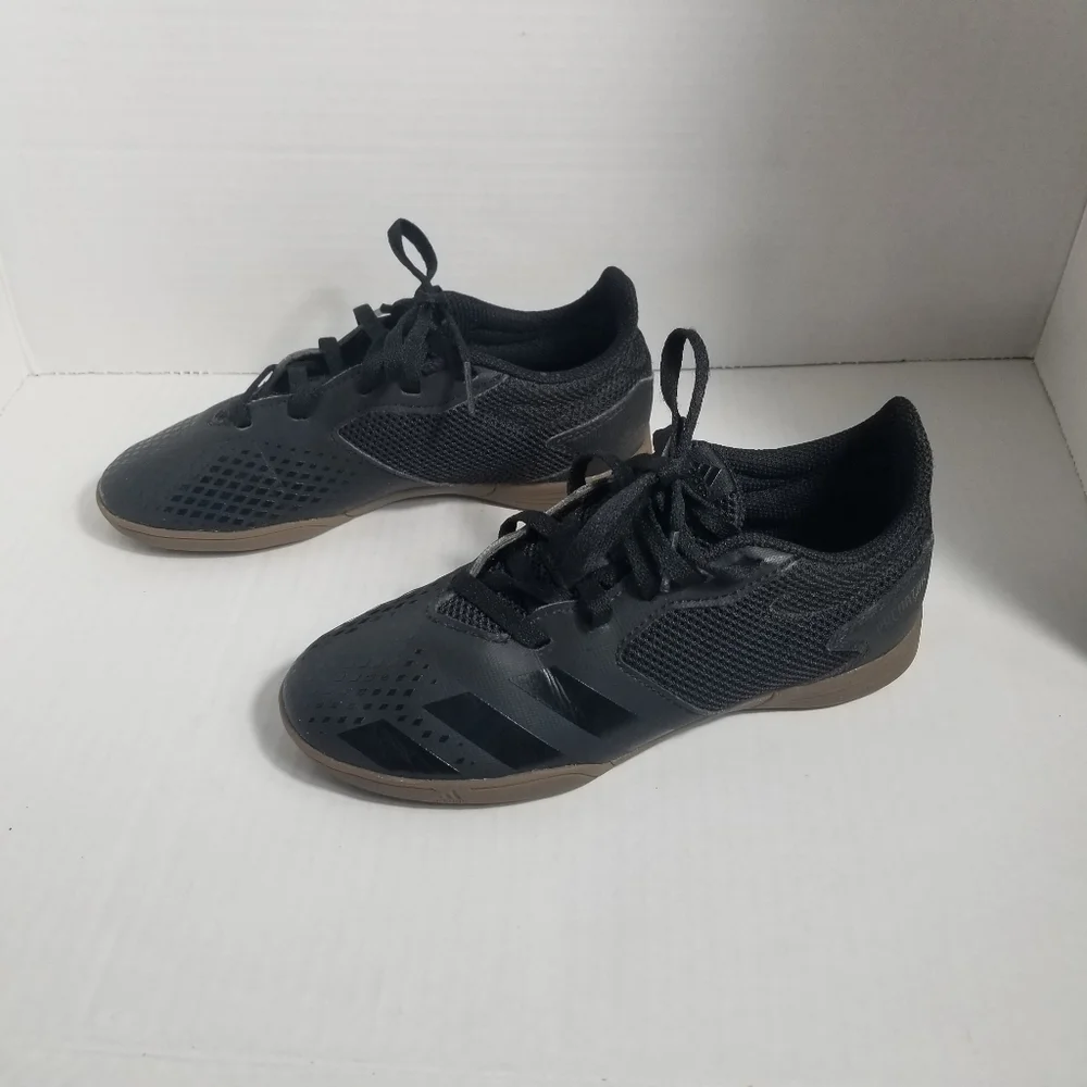 ADIDAS BOYS BLACK AND BROWN SNEAKERS SIZE 2